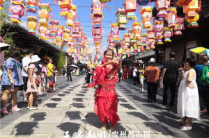 横店影视城夜晚探秘：除了拍戏，这些地方也值得一游！
