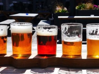 报告称年轻人越来越不爱喝酒：无醇啤酒成新趋势 你喝过吗
