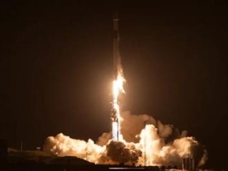 SpaceX再发射13颗可直连手机的星链卫星：每颗重达875公斤