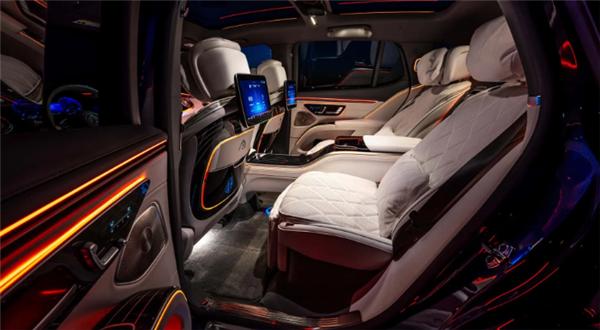 豪华纯电SUV“天花板”：奔驰迈巴赫EQS欧洲上市：售价将超200万元