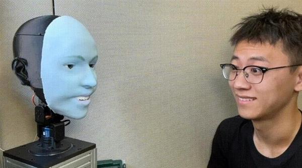 哥大华人开发“人脸机器人”：照镜子自主模仿人类表情