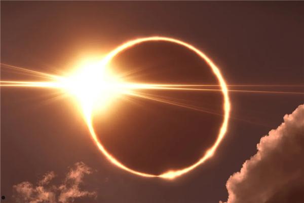 实拍今年唯一日全食：太阳被吞食成指环