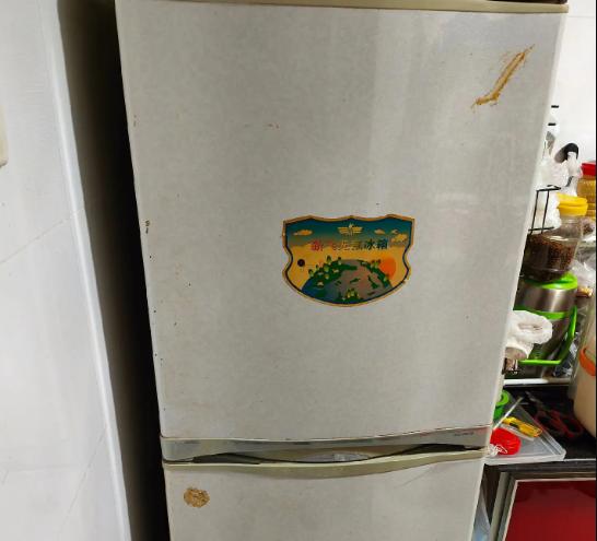网友晒27岁旧冰箱被厂家赠新冰箱：被国货产品质量感动