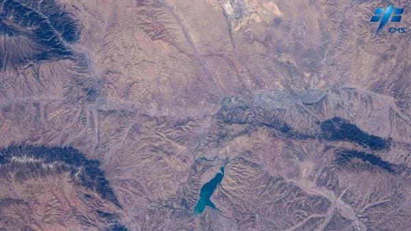 神舟十七号航天员乘组拍摄地球超绝美图发布：山脉如巨龙蜿蜒