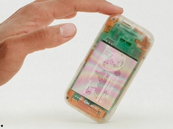 复古潮流！HMD与喜力联合推出翻盖手机：透明外壳设计