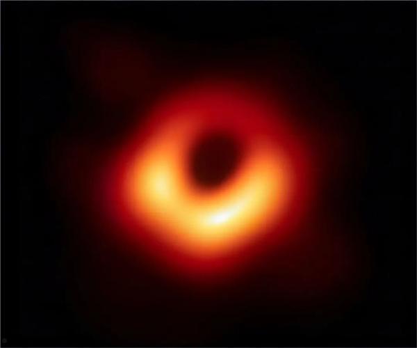 大型黑洞首次出现在地球“家门口”！只有2000光年