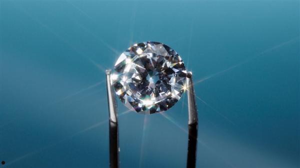 全球首颗用牡丹制成钻石亮相：足足3克拉